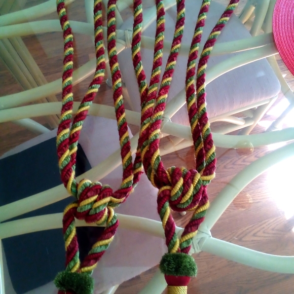 Beauriful, high quality tie-backs, 29", Immaculate!..$20! - Picture 2 of 5